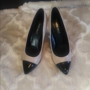 Nine West nude black pumps
